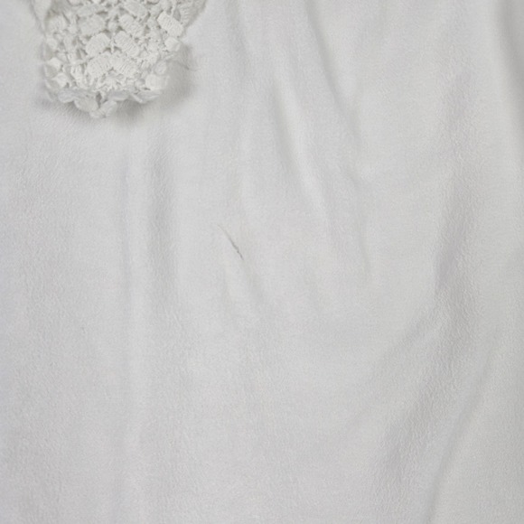 Pale Sky Women's White Sleeveless Blouse Size Medium Crochet Detail Keyhole Back - Picture 5 of 12
